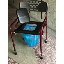 Hasta Tuvaleti Deri Döşemeli